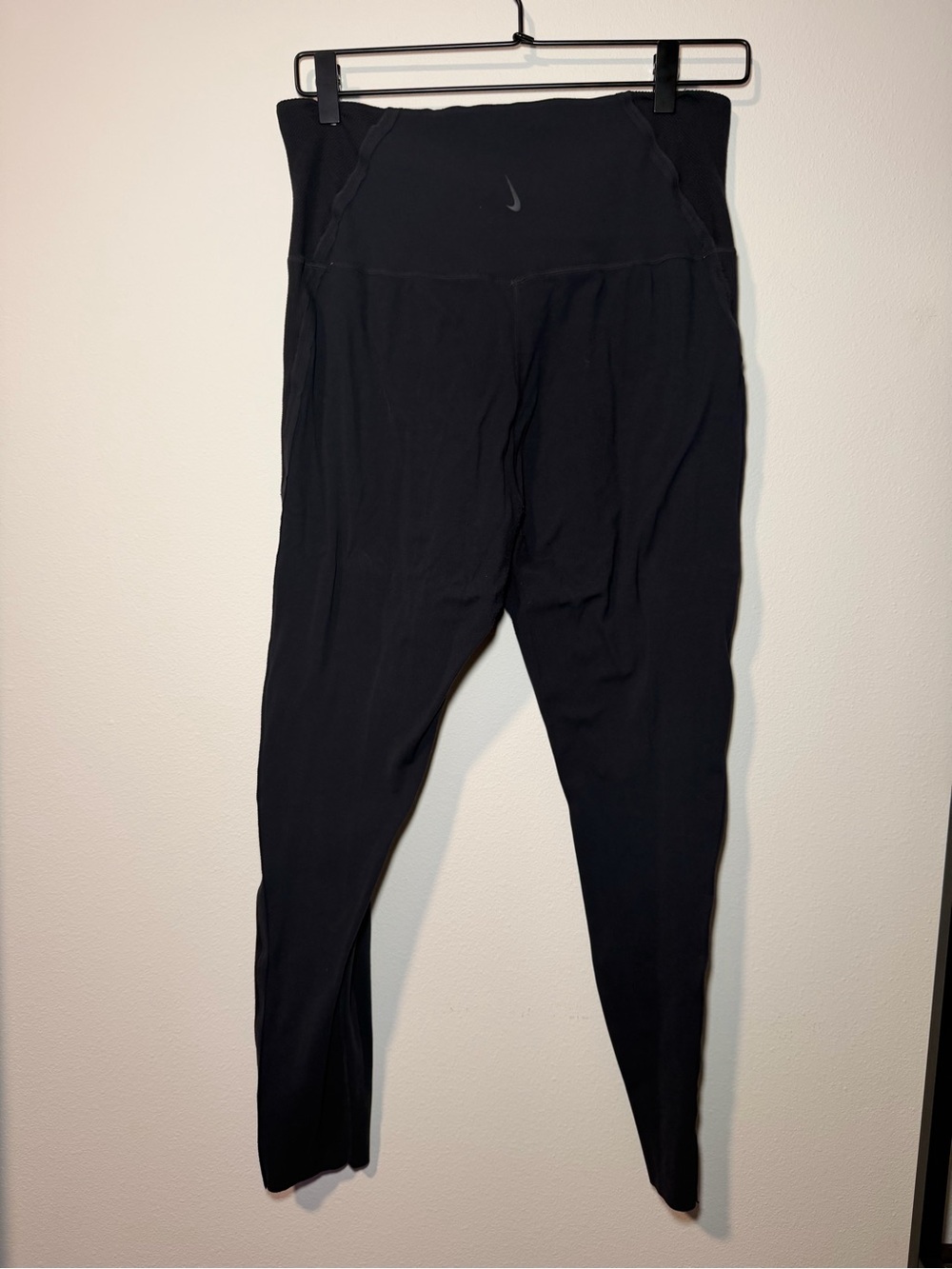 Nike Yoga Luxe Drifit Women’s Black Leggings - Picture 10 of 15